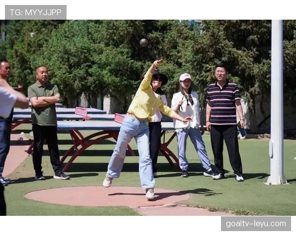 老将焕发青春风采,岁月不败球场英雄状态回暖 老将焕发青春风采,岁月不败球场英雄状态回暖