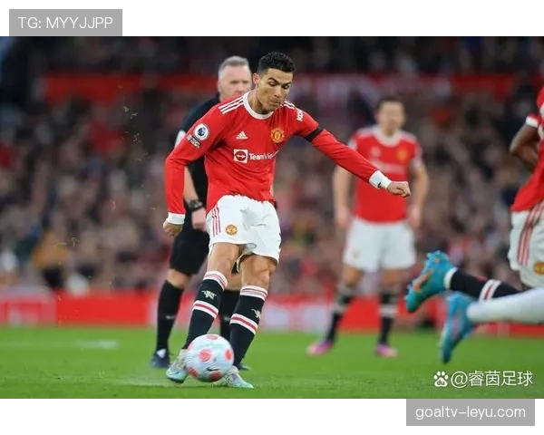 福登 vs 马赫雷斯:边路进攻角色与战术适配性对比 福登 vs 马赫雷斯:边路进攻角色与战术适配性对比