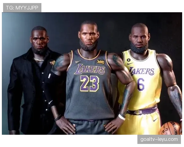 勒布朗·詹姆斯带娃在私人水上乐园一顿撒欢，我怀疑人生